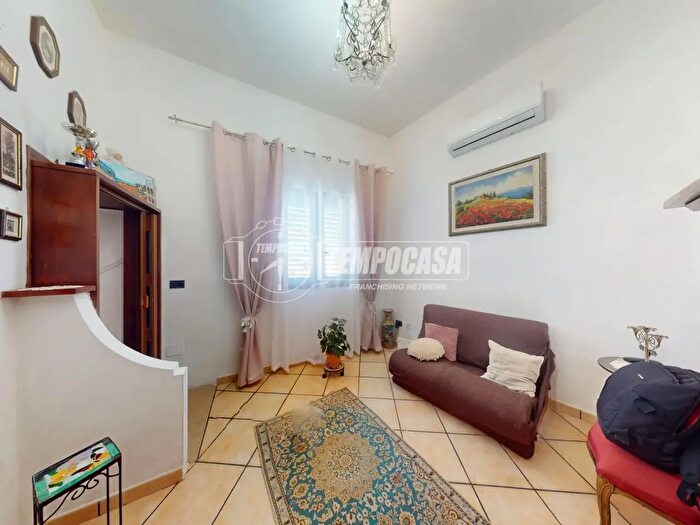 Casa trilocale in vendita in Via Casicalvi, Poggiardo