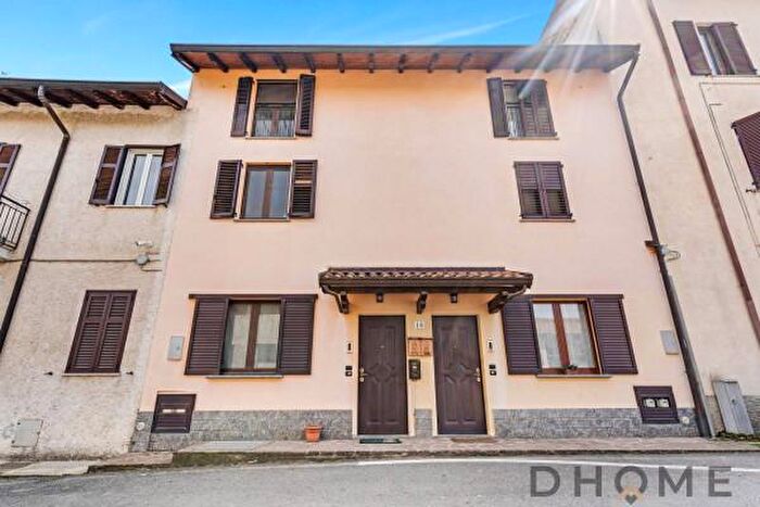 Casa quadrilocale in vendita in Via Monte Rosa, Correzzana