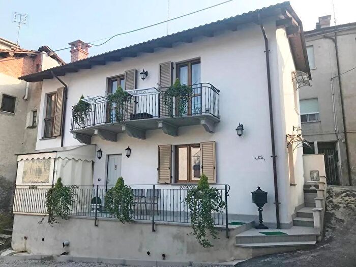 Casa quadrilocale in vendita in Via Chiera di Vasco, Monastero Di Vasco