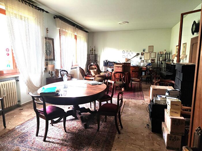 Casa con 9 locali in vendita in Montelupo Fiorentino