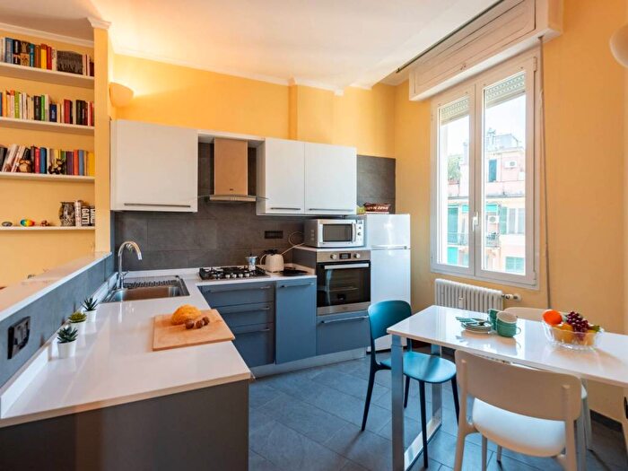 Appartamento trilocale in affitto in Via Nizza, Albaro, Genova