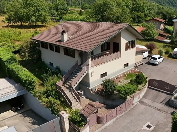 Casa quadrilocale in vendita in Via Alberto Tarsia, Ceto