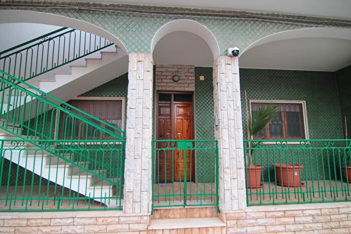 Appartamento con 7 locali in vendita in Via Guerrazzi, Lizzano