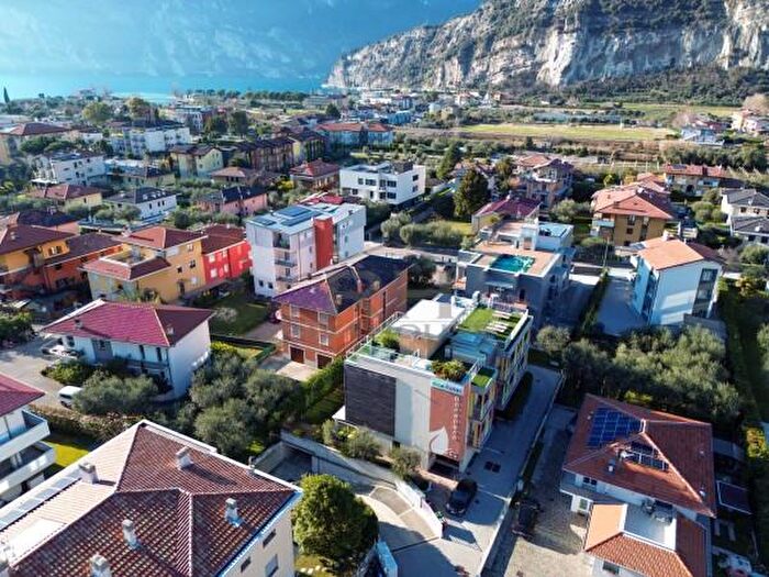 Casa con 6 locali in vendita in Nago Torbole