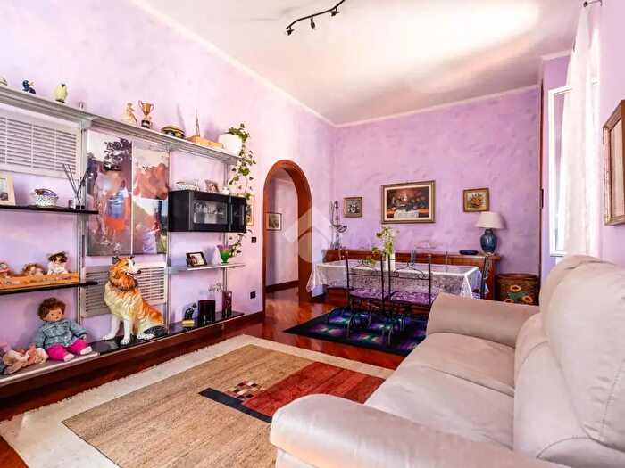 Appartamento trilocale in vendita in Via Vincenzo Troya, Roma