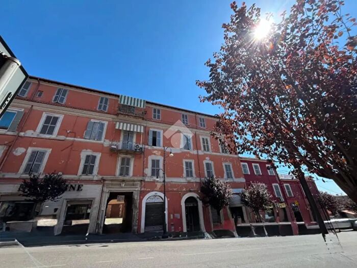 Appartamento trilocale in vendita in Via Sebastiano Silvestri, Genzano Di Roma