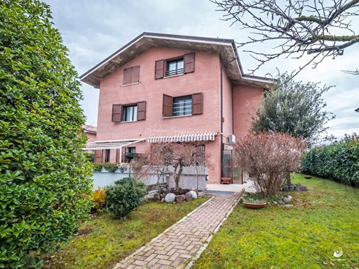 Casa con 6 locali in vendita in San Lazzaro Di Savena