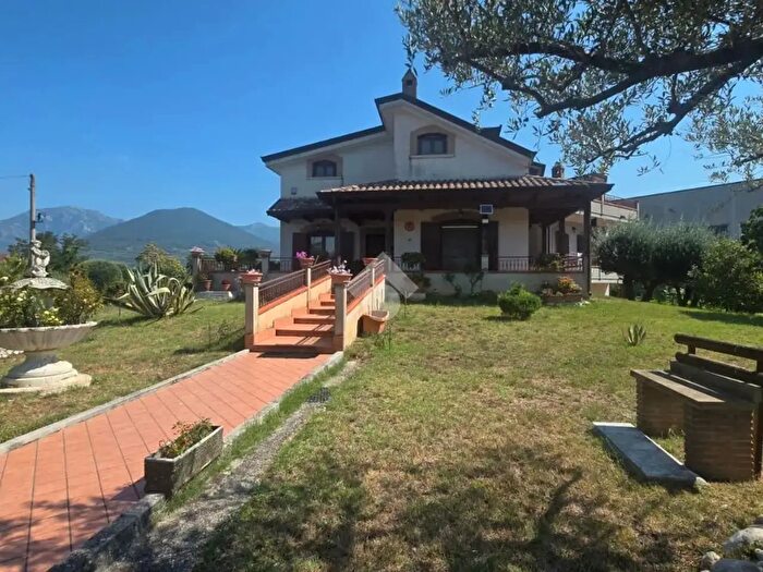 Casa con 11 locali in vendita in Via Marandoli, San Salvatore Telesino