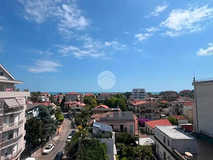 Appartamento con 5 locali in vendita in Via Nazionale Adriatica Nord, Pescara