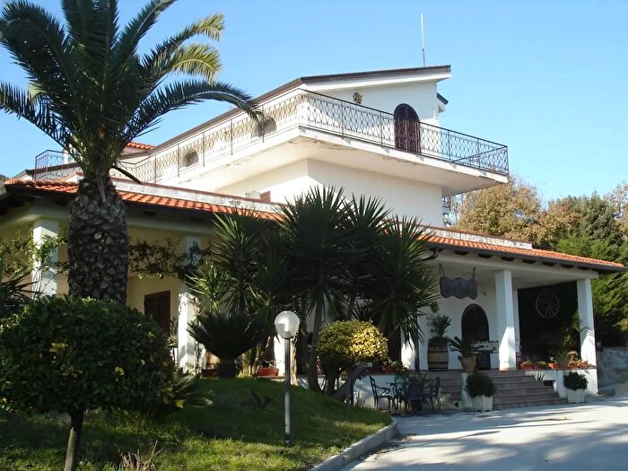 Casa con 8 locali in vendita in Falciano del Massico Snc, Mondragone