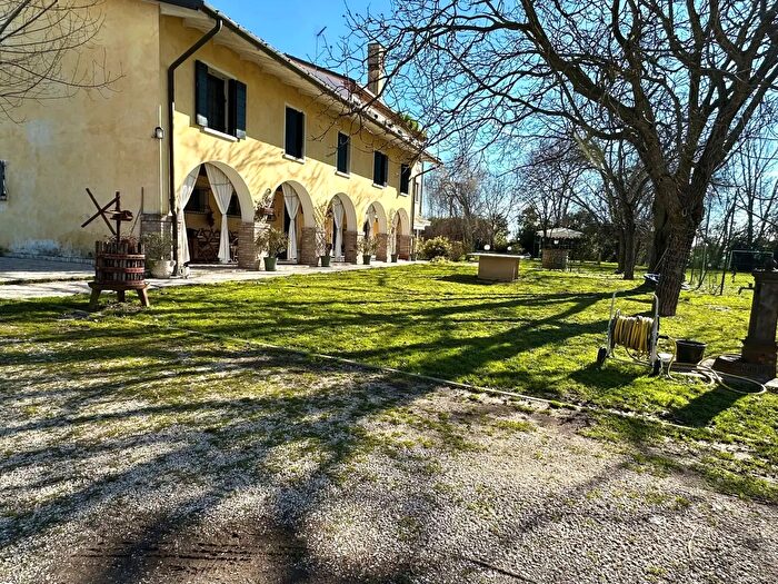 Casa con 10 locali in vendita in Via Mussetta di Sopra, San Dona Di Piave