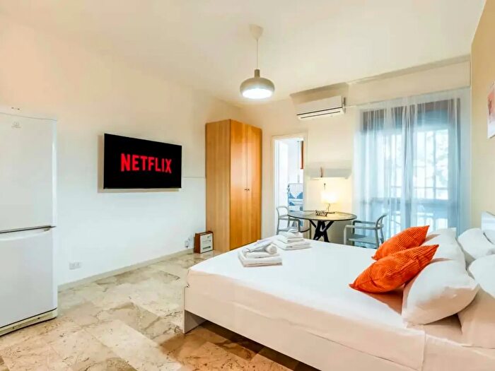 Appartamento monolocale in affitto in Via Monte Leone, Milano