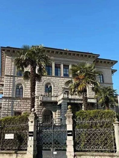Appartamento quadrilocale in affitto in Via Seprio, Frua, Milano