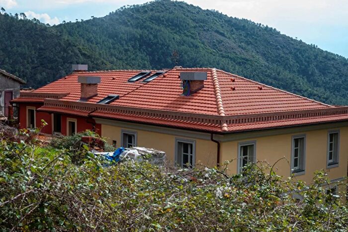 Casa con 20 locali in vendita in Casarza Ligure
