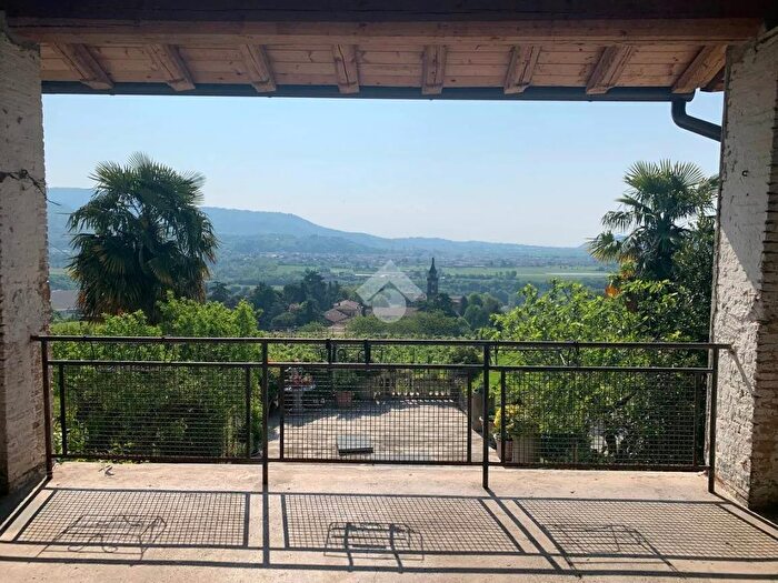 Casa bilocale in vendita in Via Sessa, Castelli Calepio