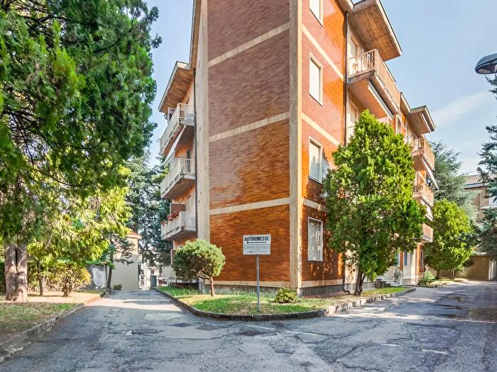 Appartamento quadrilocale in vendita in Via Varesina, Como