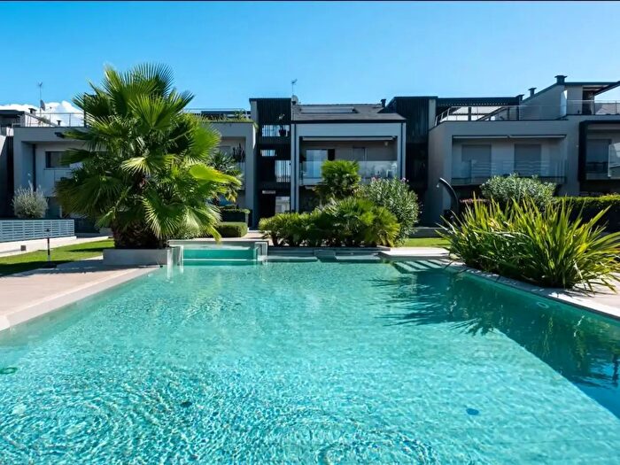 Appartamento trilocale in vendita in Via Facchetti, Peschiera Del Garda