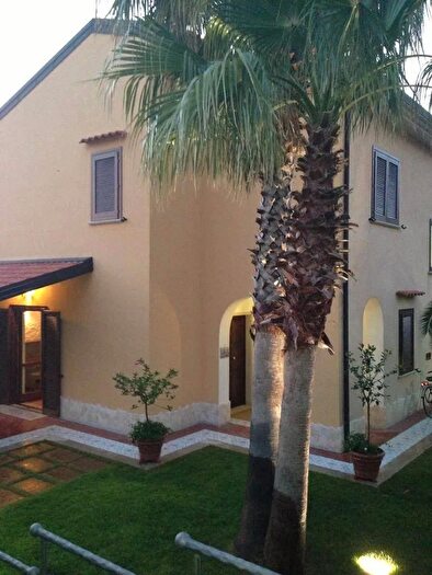 Casa con 6 locali in vendita in Via Antonio Guarasci Sangineto, Sangineto