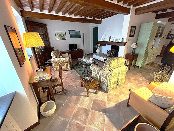Casa con 5 locali in vendita in Via Pennelle, Camaiore