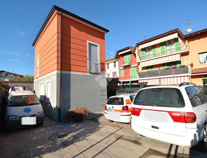 Appartamento bilocale in vendita in Via Fratelli Calvi, Brembate