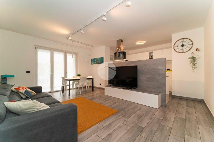 Appartamento quadrilocale in vendita in Via Valentino Carrera, Torino