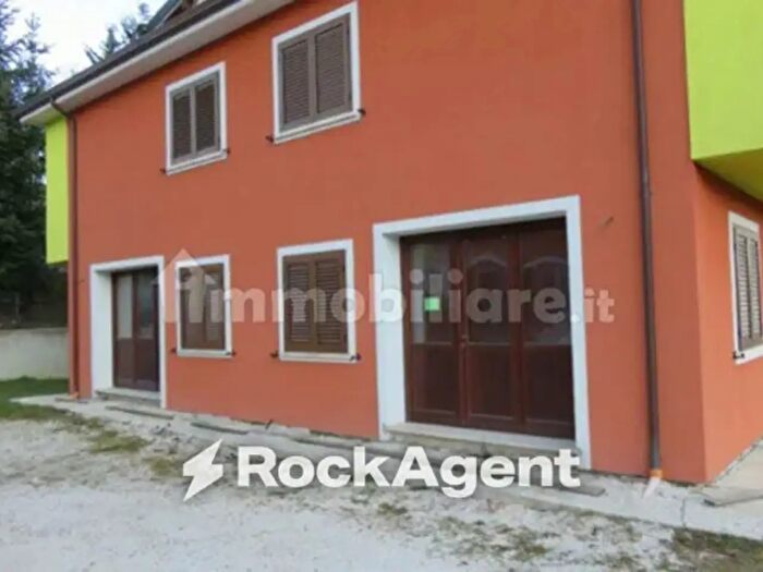 Casa quadrilocale in vendita in Via San Dorotea, Scoppito