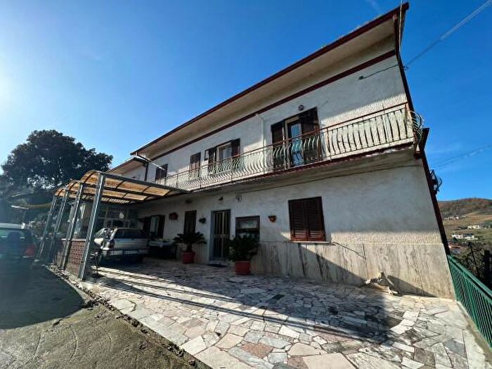 Casa con 6 locali in vendita in Contrada Pino, Benevento