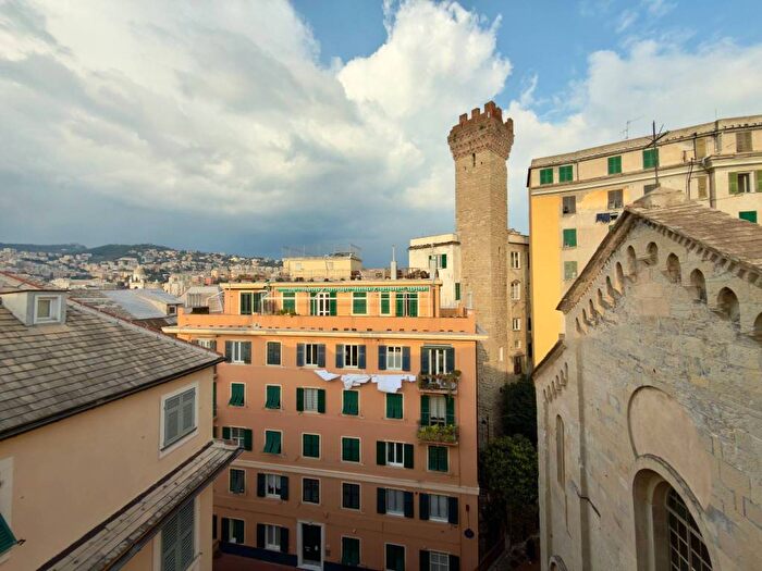 Appartamento quadrilocale in affitto in Salita di Santa Maria di Castello, Molo, Genova