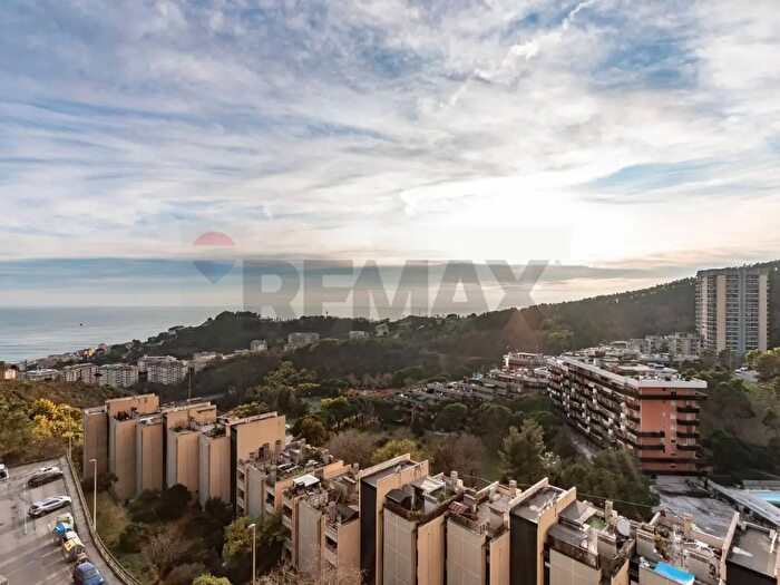 Appartamento con 5 locali in vendita in Via Emilio Salgari, Genova