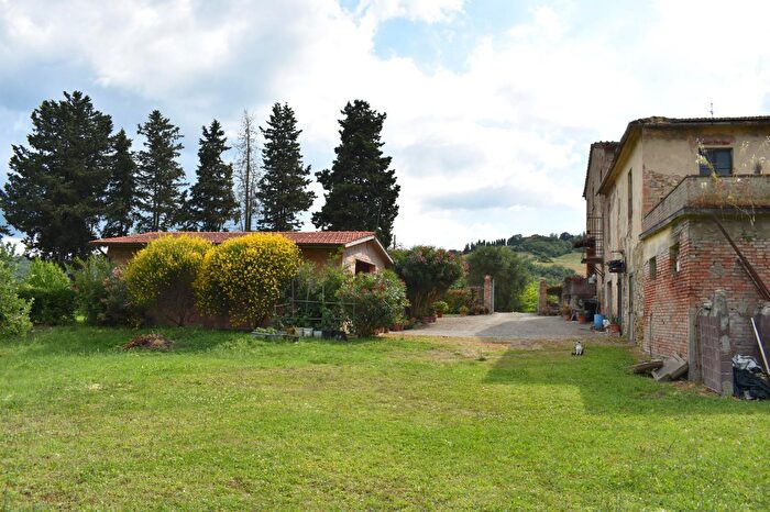 Casa con 15 locali in vendita in Gambassi Terme