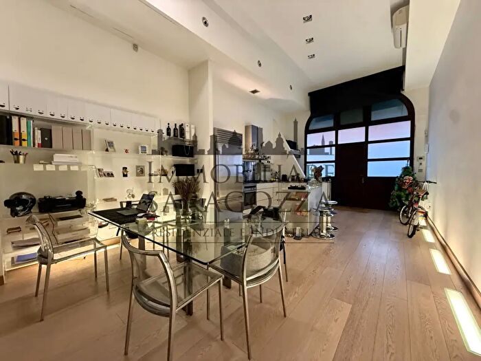 Appartamento trilocale in vendita in Via del Piombo B, Bologna