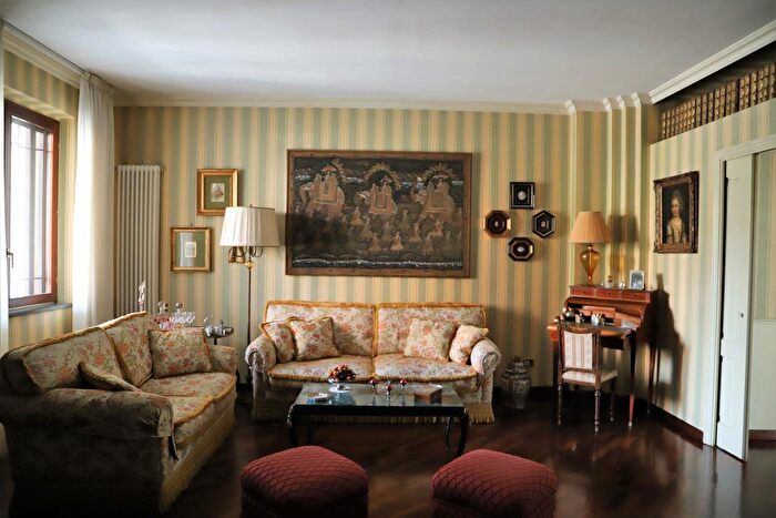 Casa con 5 locali in vendita in Vicolo Antonio Joli, Caserta