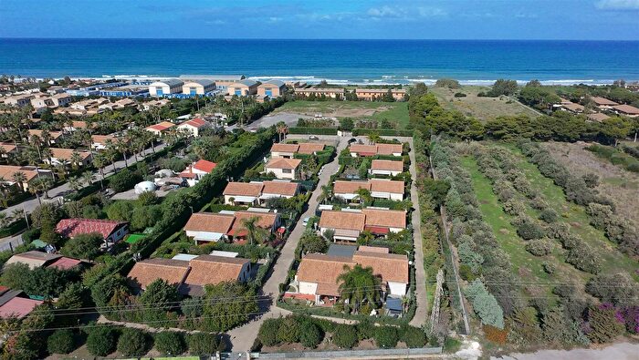 Casa trilocale in vendita in Contrada Viale delle Tribune della Targa Florio, Campofelice Di Roccella