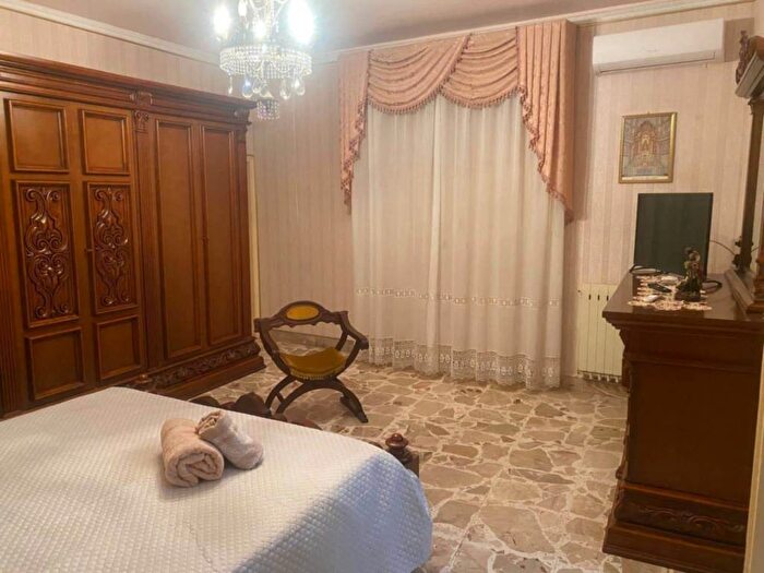 Casa quadrilocale in affitto in Naro