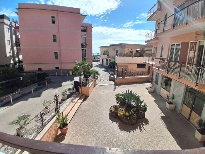 Appartamento quadrilocale in vendita in Via Solfatara, Pozzuoli Alta, Pozzuoli