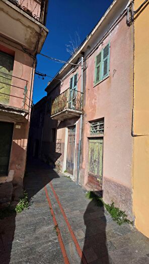 Casa con 11 locali in vendita in Via XXI Aprile, Arnasco