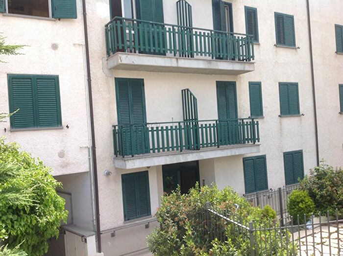 Appartamento bilocale in vendita in Via Vallesorda Capracotta Isernia, Capracotta