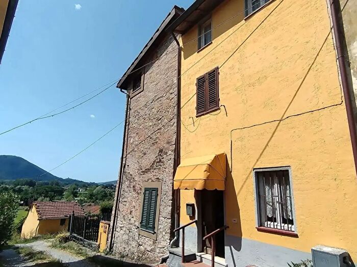 Casa in vendita in Via della Chiesa XXIV, Lucca