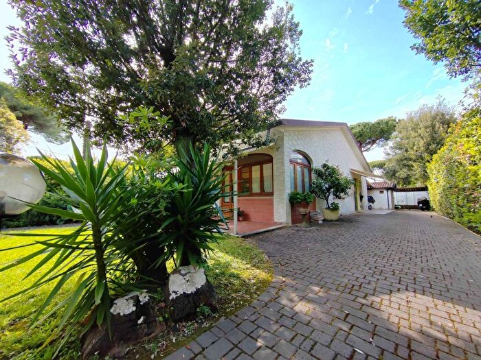 Casa con 5 locali in affitto in Via Gorizia, Vittoria Apuana, Forte dei Marmi