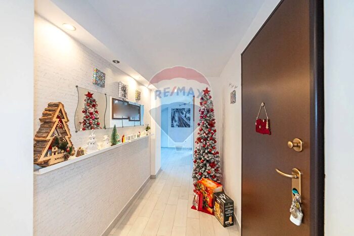 Appartamento bilocale in vendita in Via Scale SantAntonio, Aci Catena