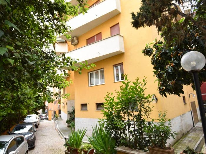 Appartamento quadrilocale in affitto in via macedonia, Appio Latino, Roma