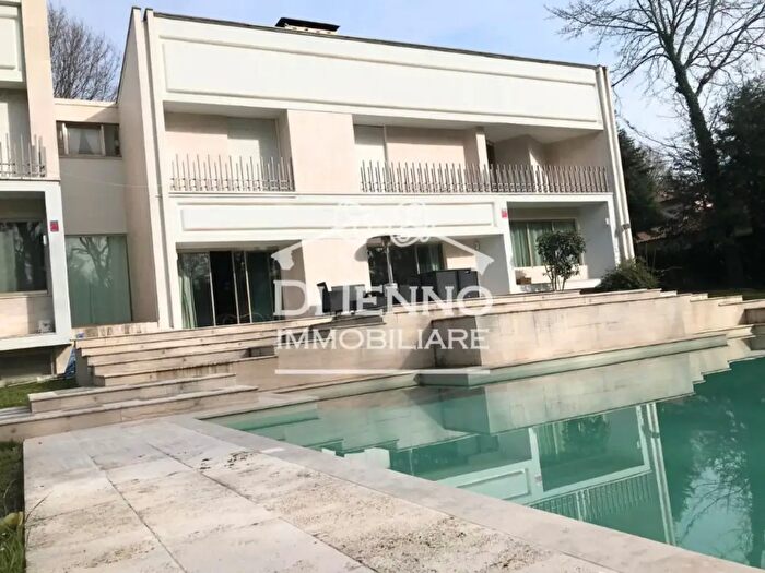 Casa con 10 locali in affitto in Largo dell'Olgiata, Roma