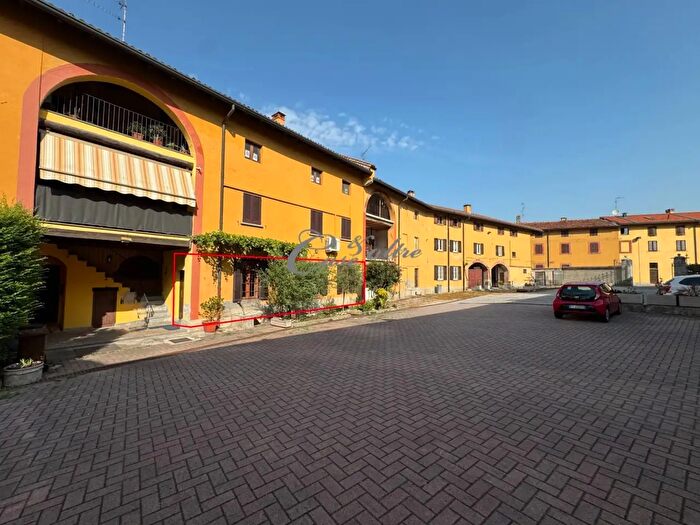 Appartamento trilocale in vendita in Via Airoldi di Robbiate, Carimate