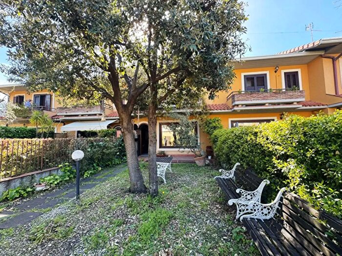 Casa con 6 locali in vendita in Via Papa Giovanni XXIII, Trecastagni