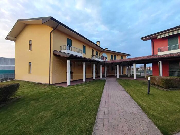 Appartamento trilocale in vendita in Via SantUbaldo, Sarego