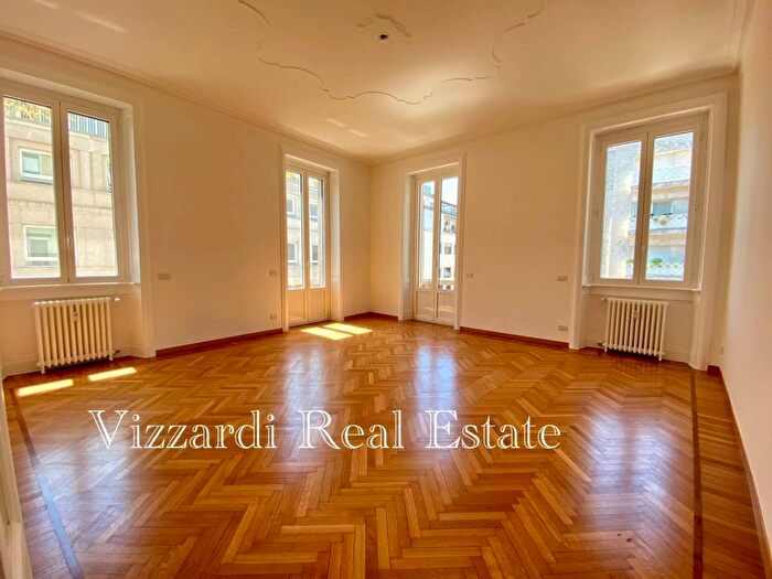 Appartamento con 5 locali in affitto in Piazza Santa Maria Beltrade, Duomo, Milano