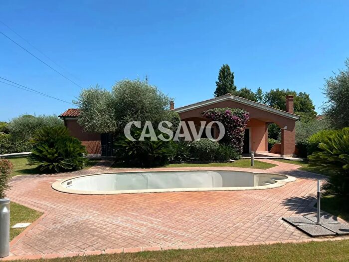 Casa con 6 locali in vendita in Roma