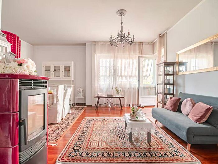 Appartamento quadrilocale in affitto in Via Fratelli Bandiera, Centro, Casciago