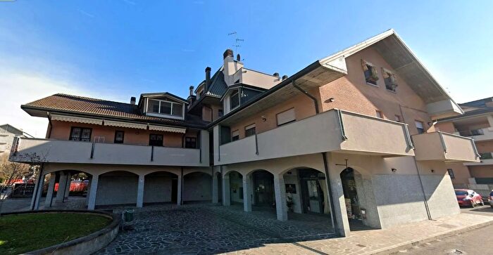 Appartamento bilocale in vendita in Via Iotti, Locate Di Triulzi