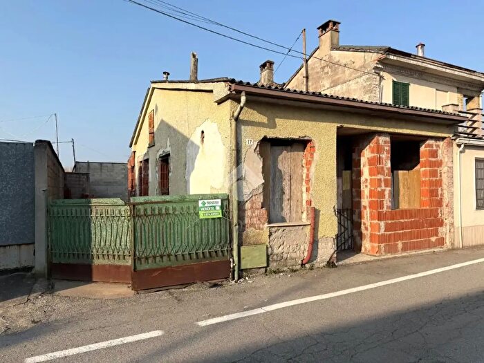 Casa quadrilocale in vendita in Via Roma, Salvirola